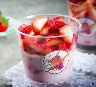 ViolaSweet 草莓白乳酪杯情境攝影